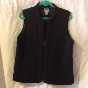 Zippered lined vest, stitched that looks quilted
